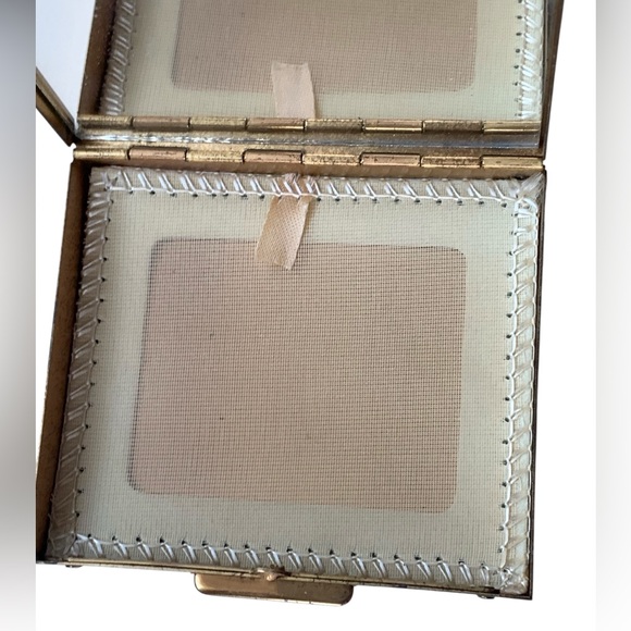Vintage Brushed Gold Compact Mirror Case Powder Makeup Compact Case Pill Box - Picture 4 of 6